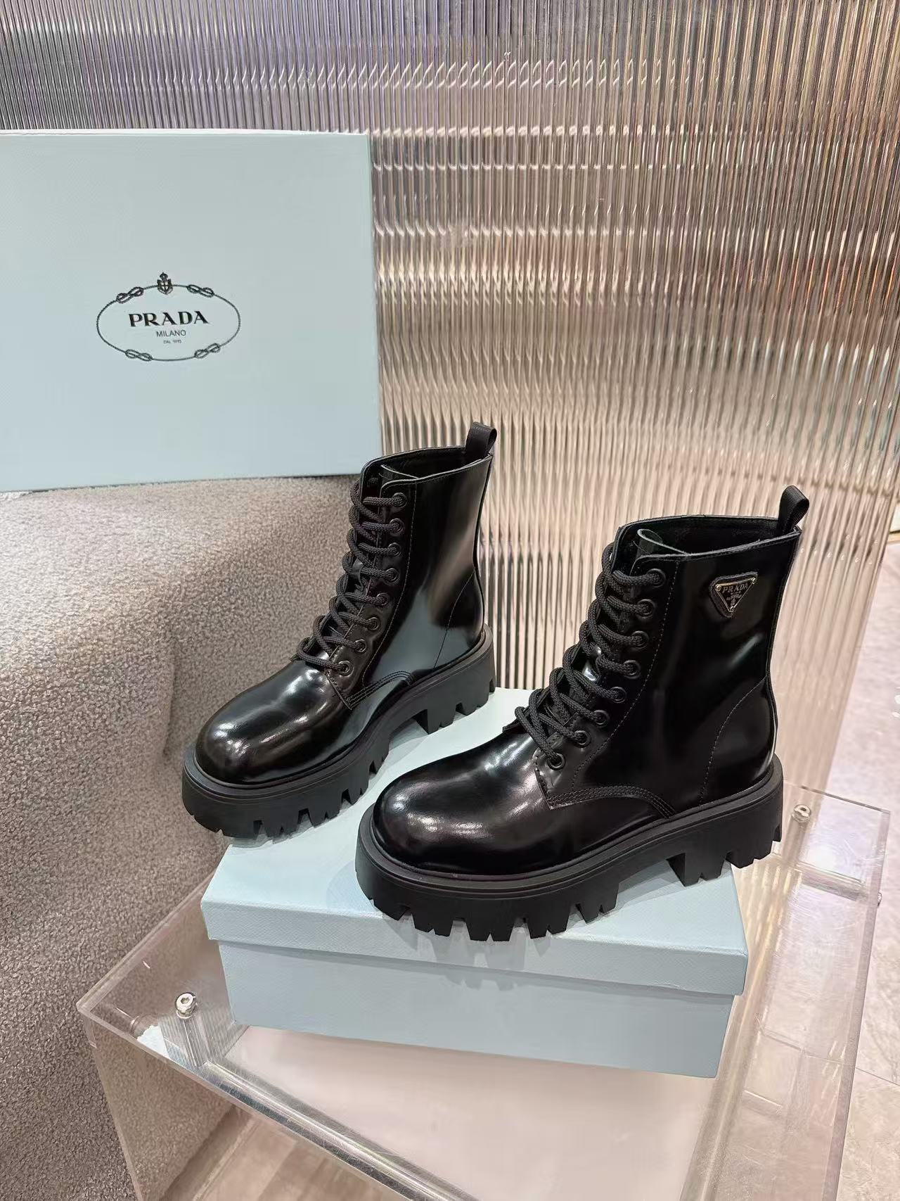 lace-up platform ankle boots