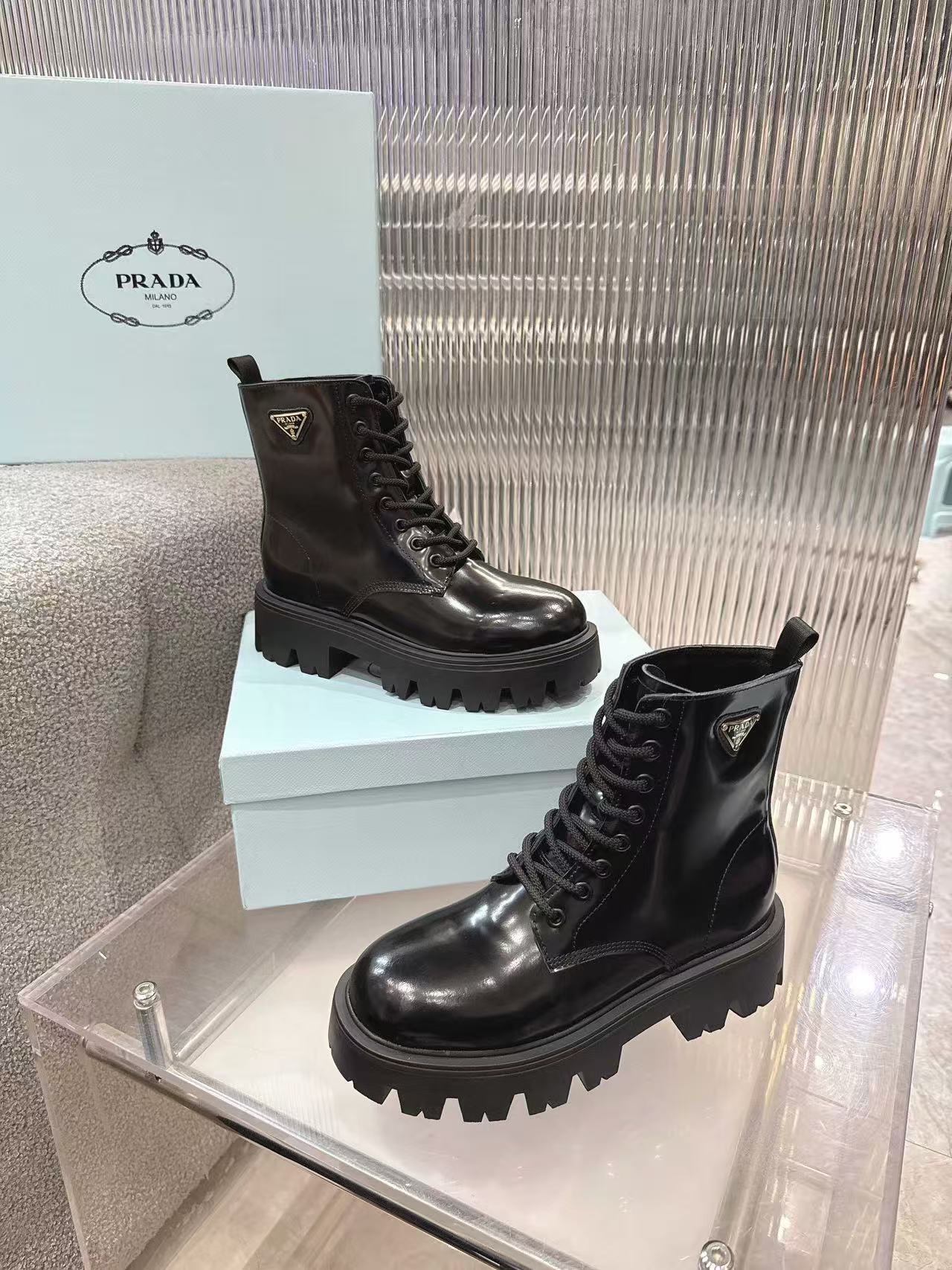 lace-up platform ankle boots