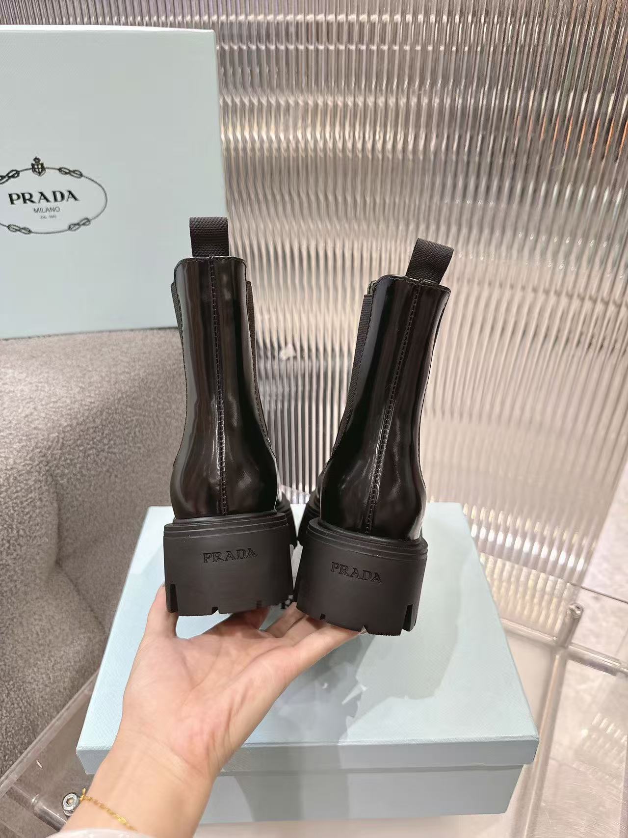 Platform Chelsea boots