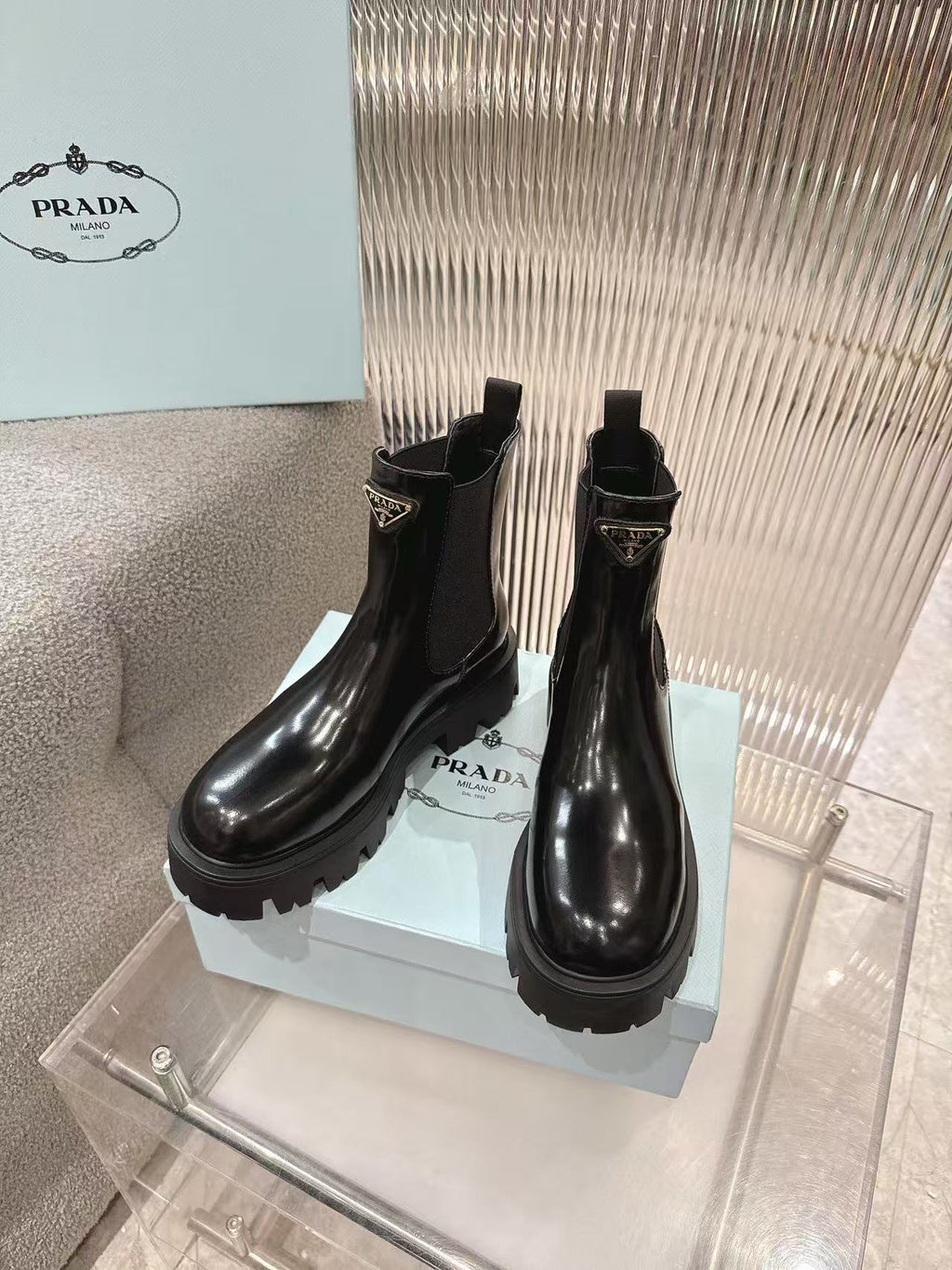 Platform Chelsea boots