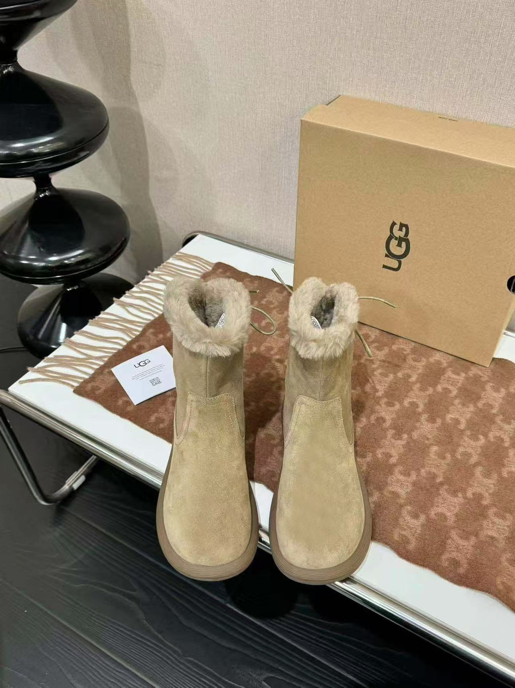 Women's winter bootse