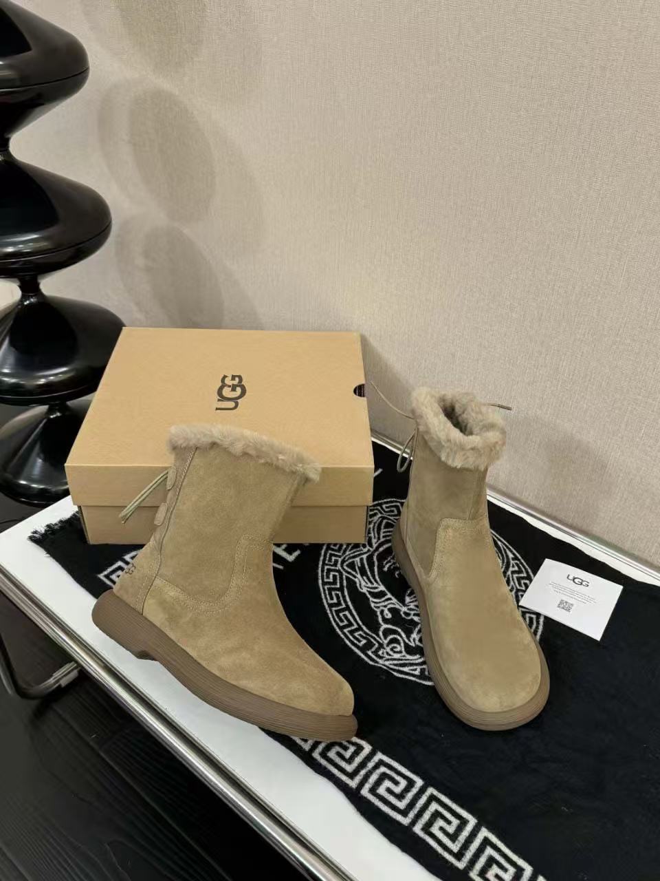 Women's winter bootse