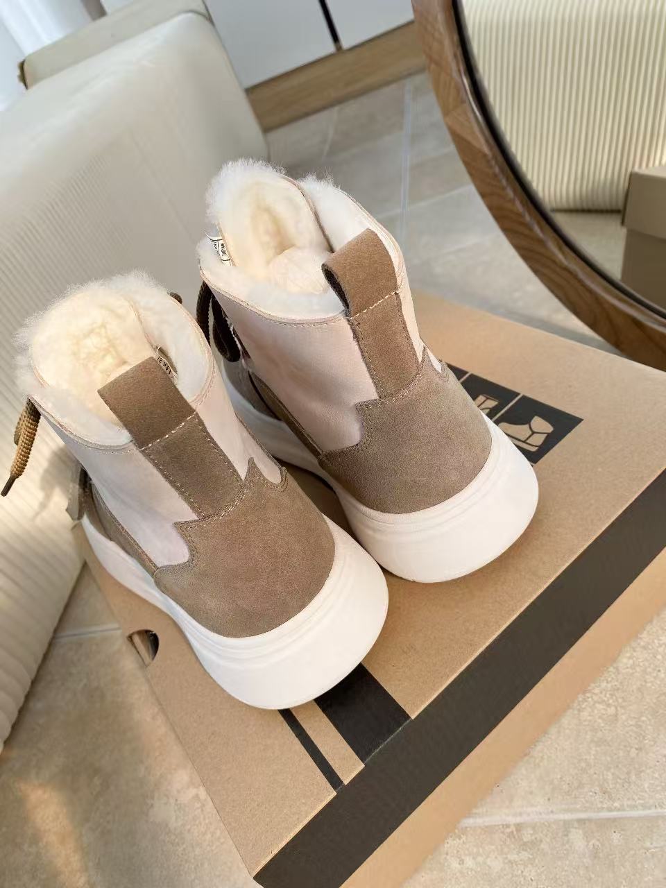 Thick-soled high-top casual sneakers