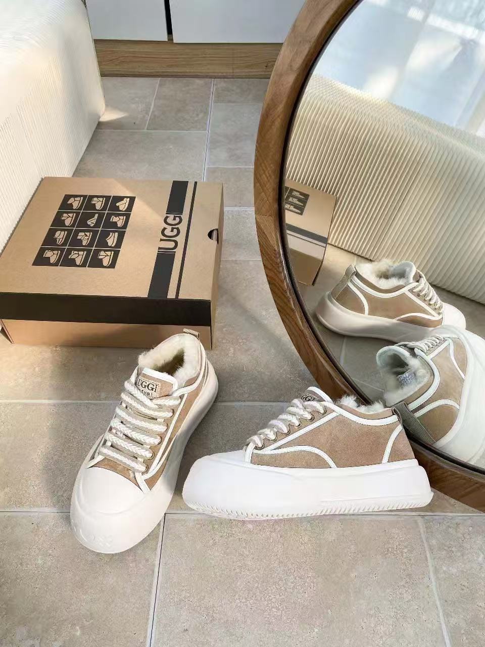 Thick-soled plush casual shoes