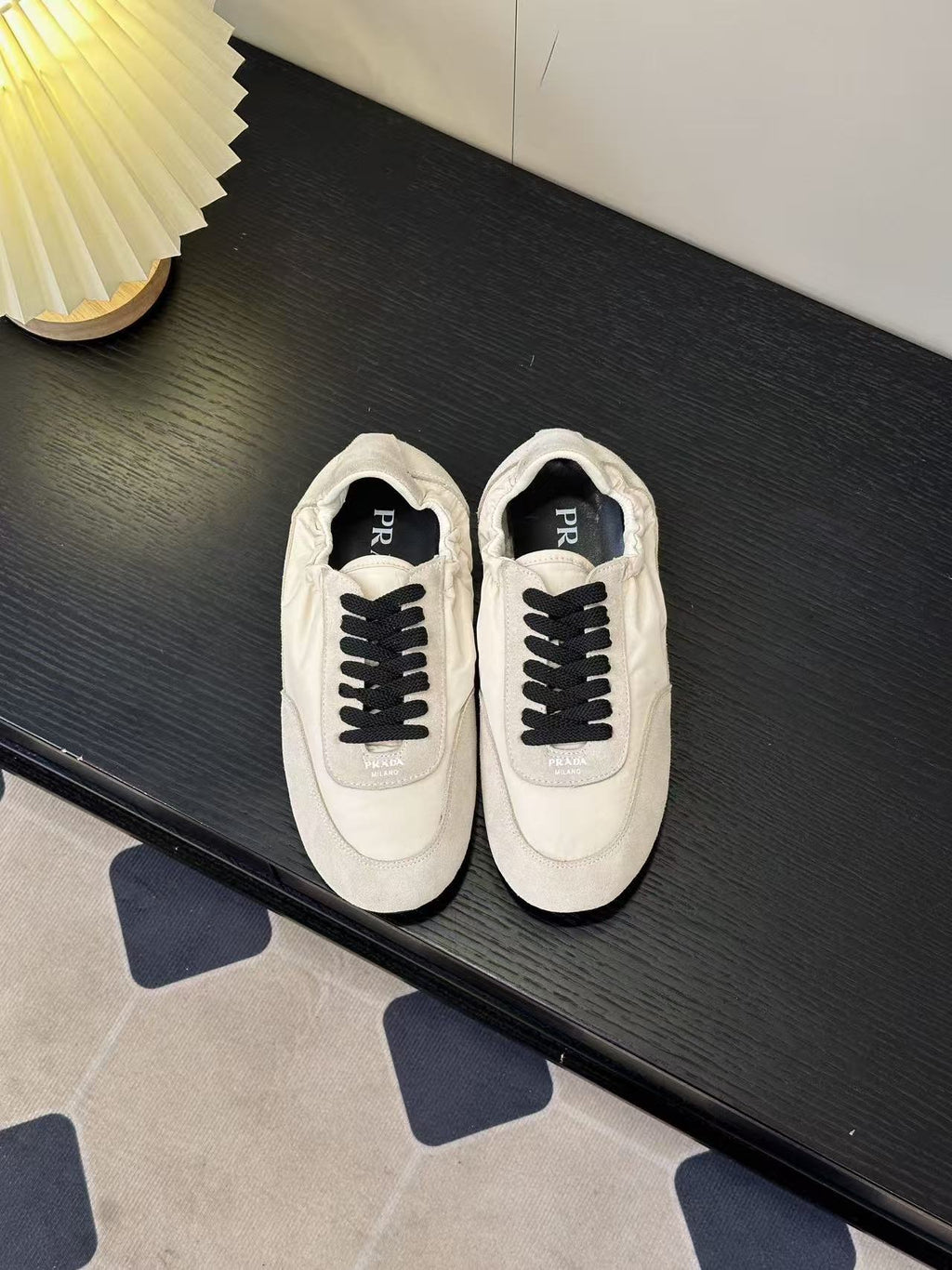 Lace-up casual sneakers