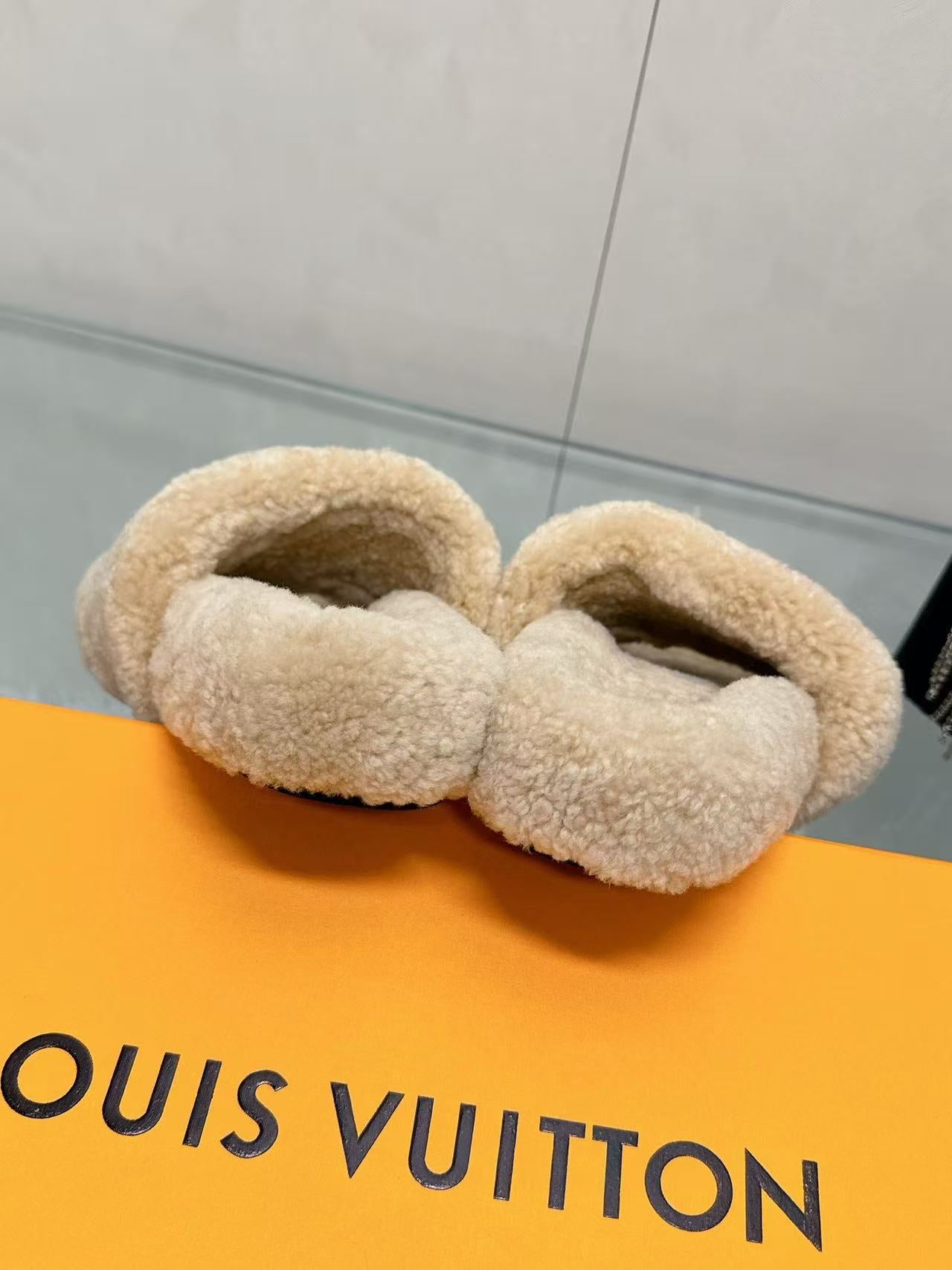 Plush slippers