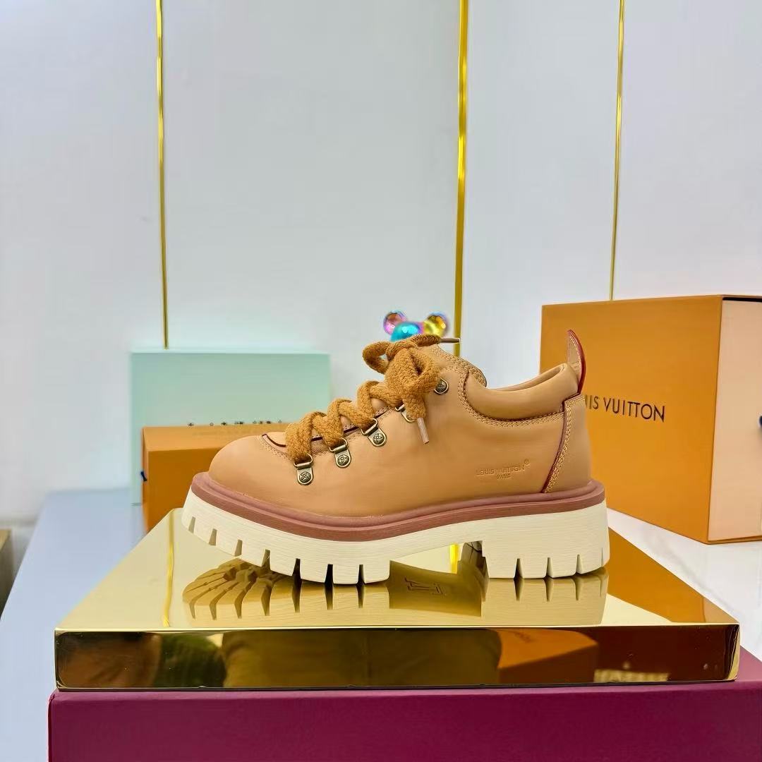 Mountaineering-style thick-soled casual sneakers