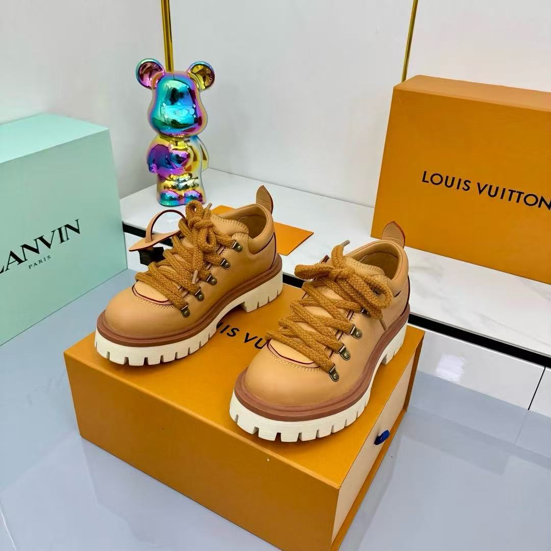 Mountaineering-style thick-soled casual sneakers