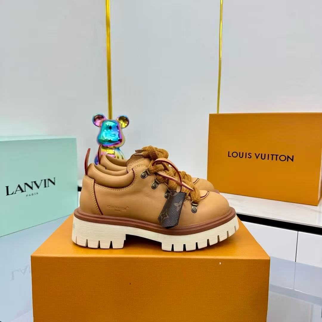 Mountaineering-style thick-soled casual sneakers