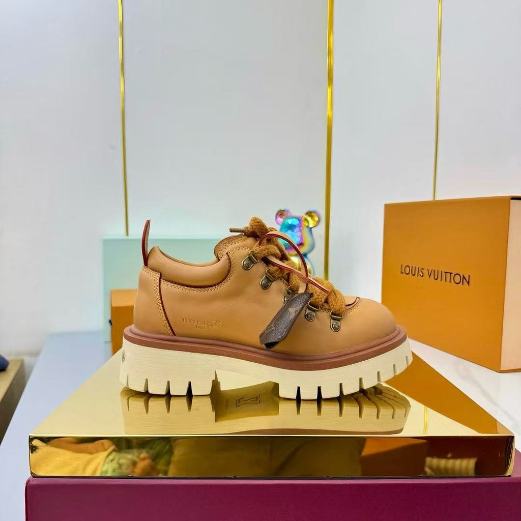 Mountaineering-style thick-soled casual sneakers