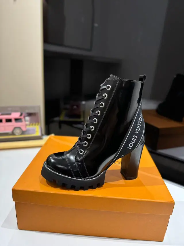 Glazed Calfskin Star Trail AnkleBoots