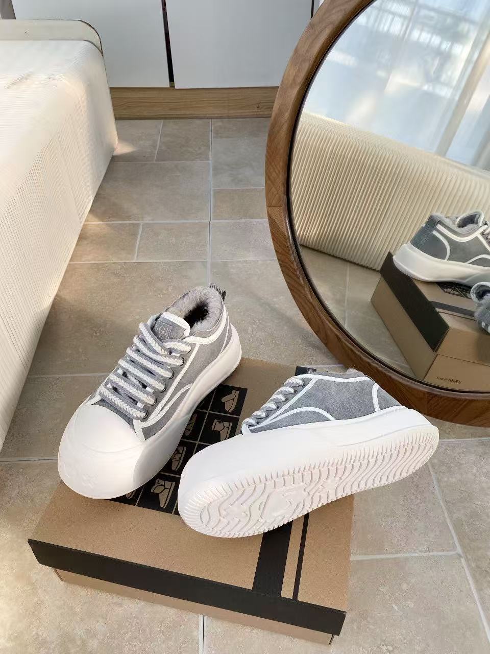 Thick-soled plush casual shoes