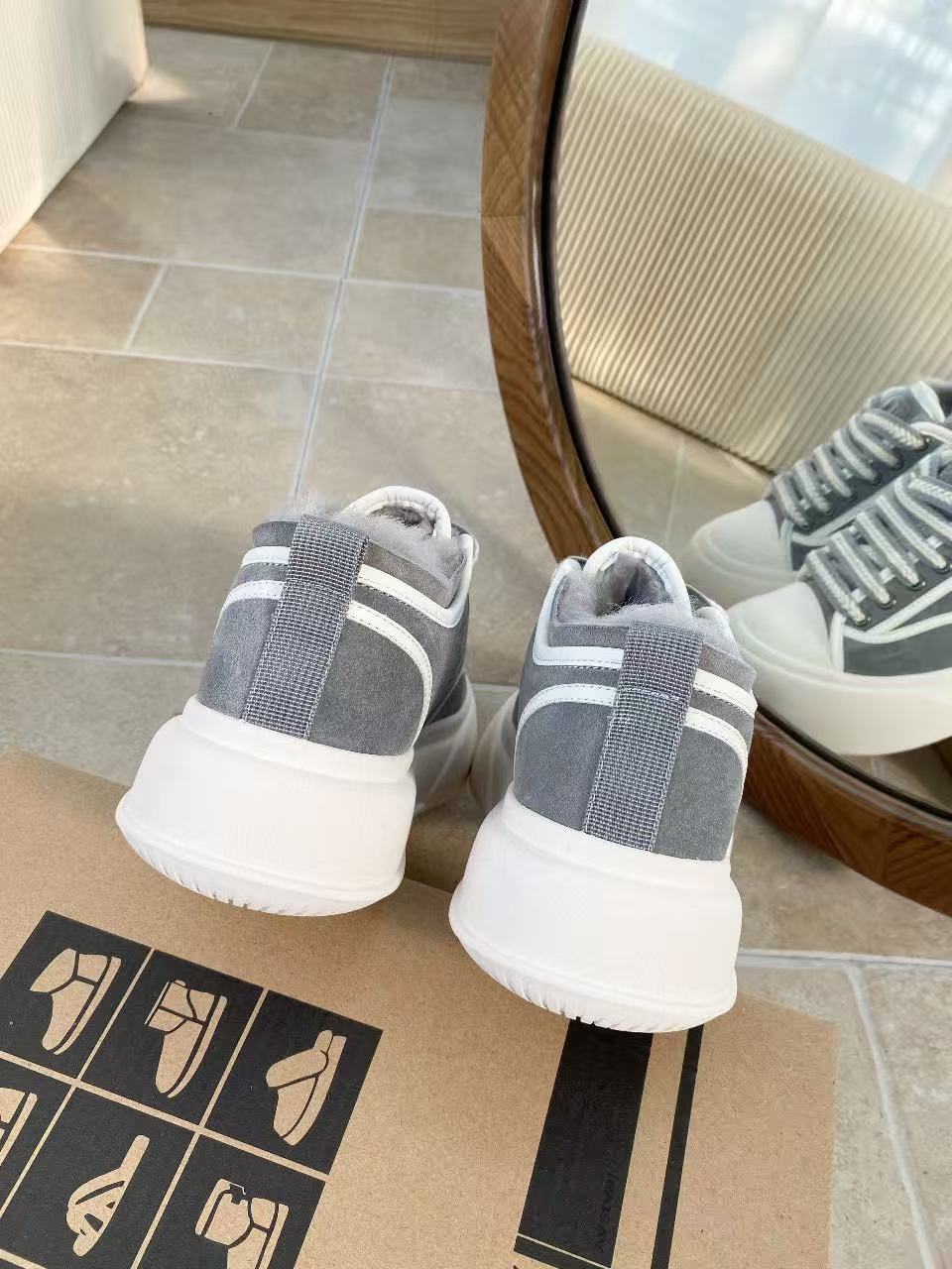 Thick-soled plush casual shoes