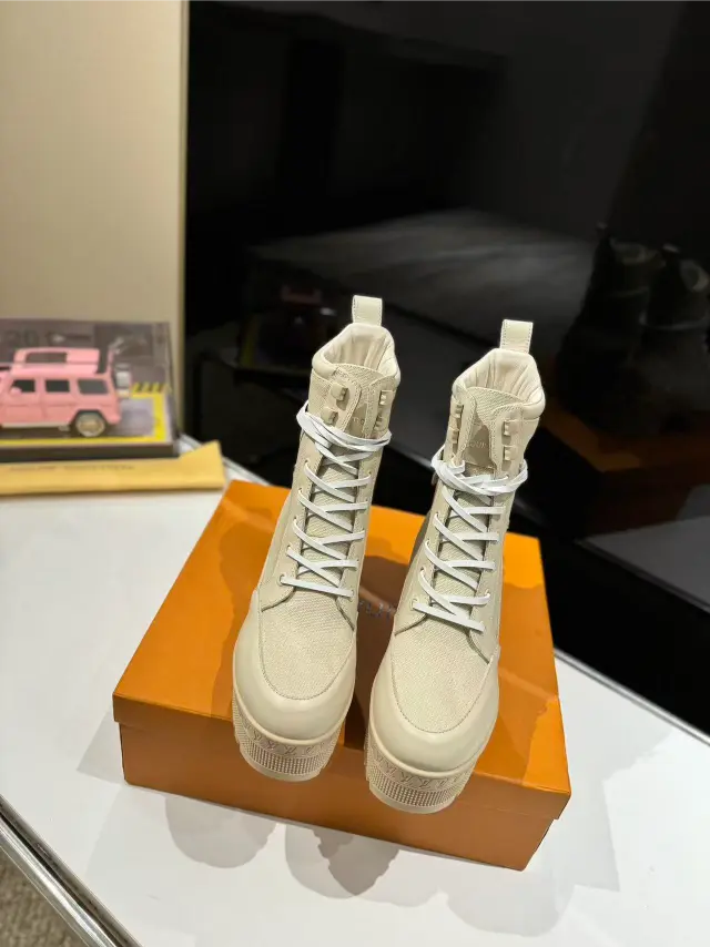 Laureate Platform Desert Boot