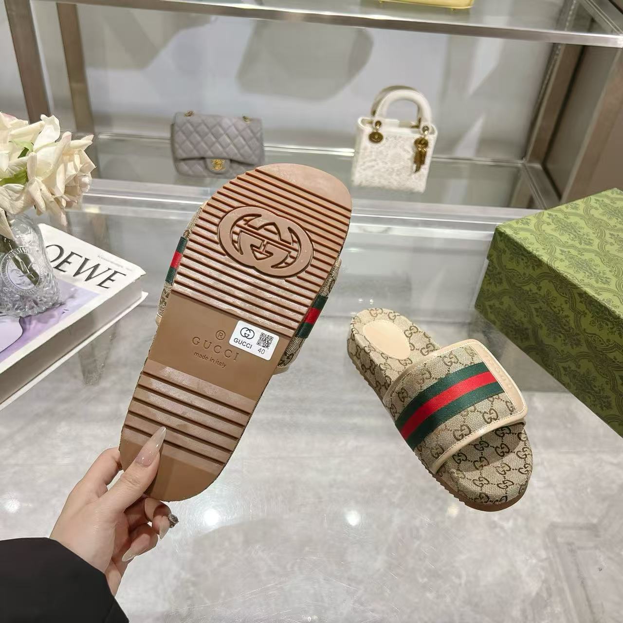 Velcro flat slippers