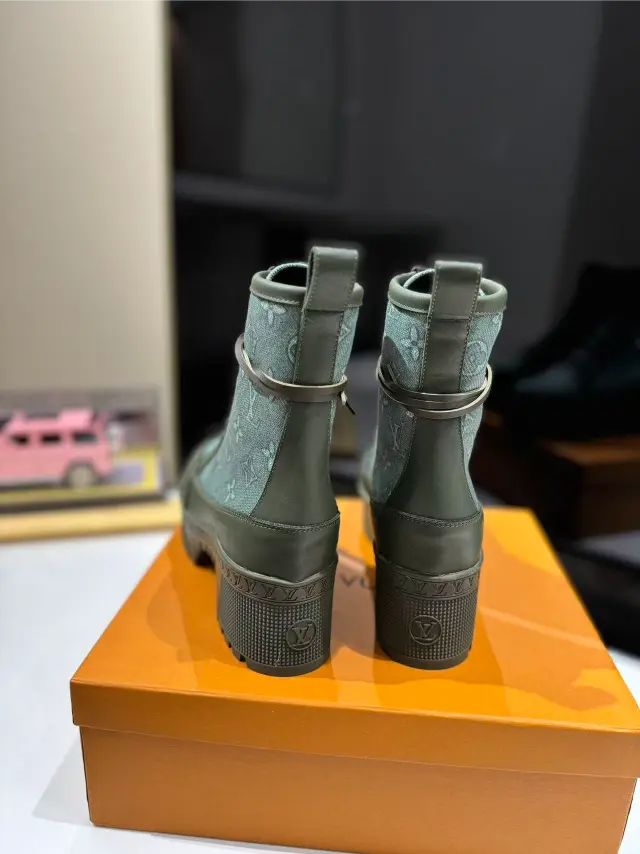 Laureate Platform Desert Boot