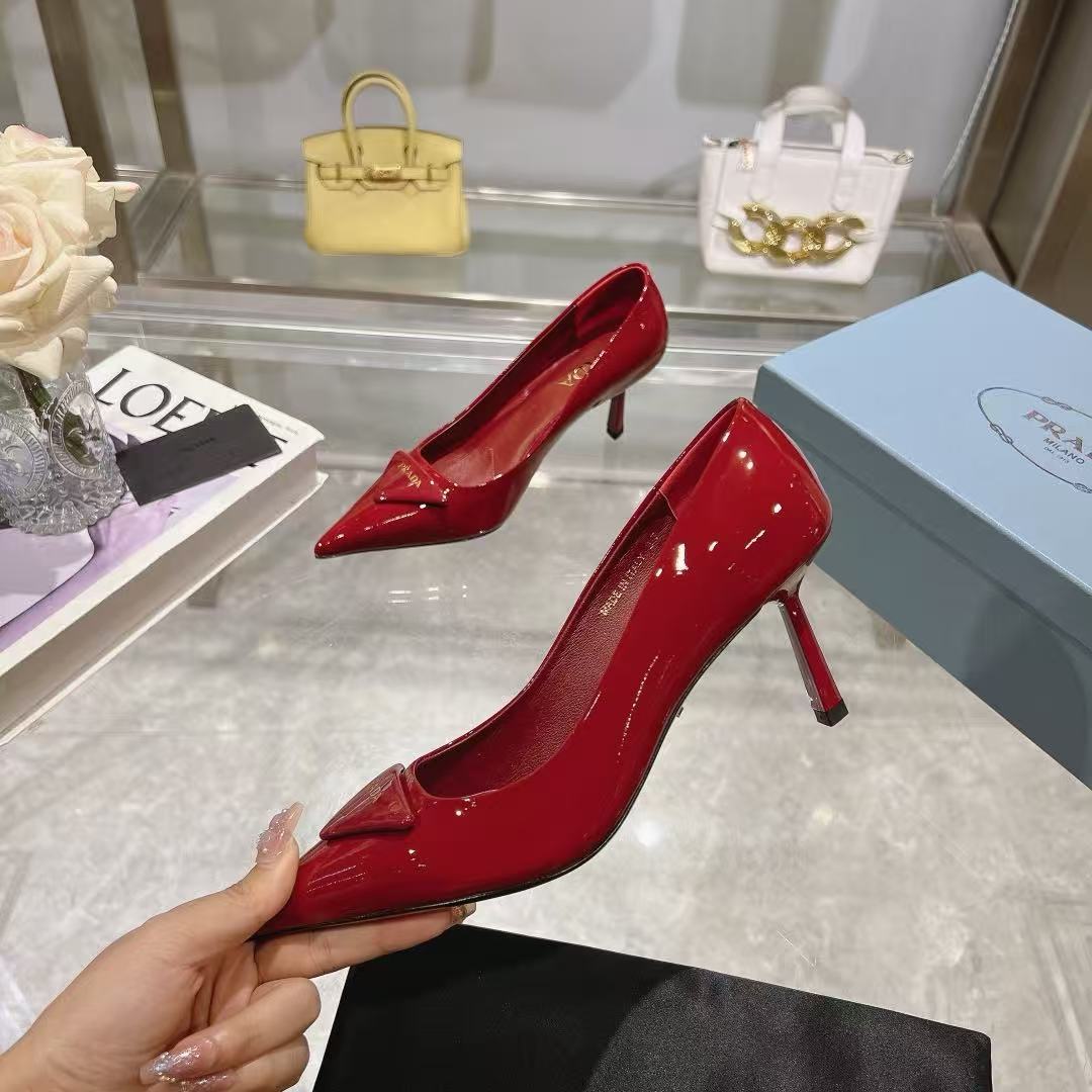 Patent leather pointed stiletto high heels