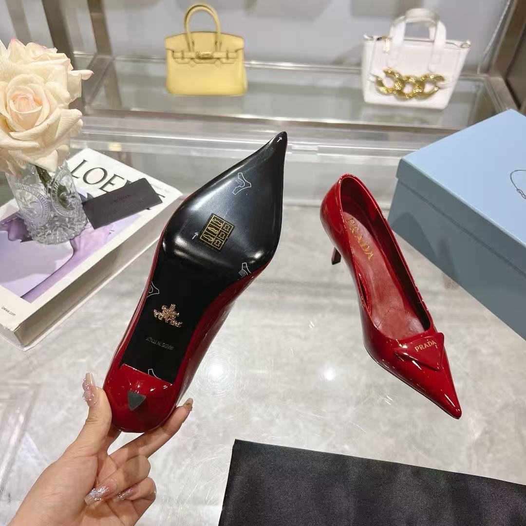Patent leather pointed stiletto high heels