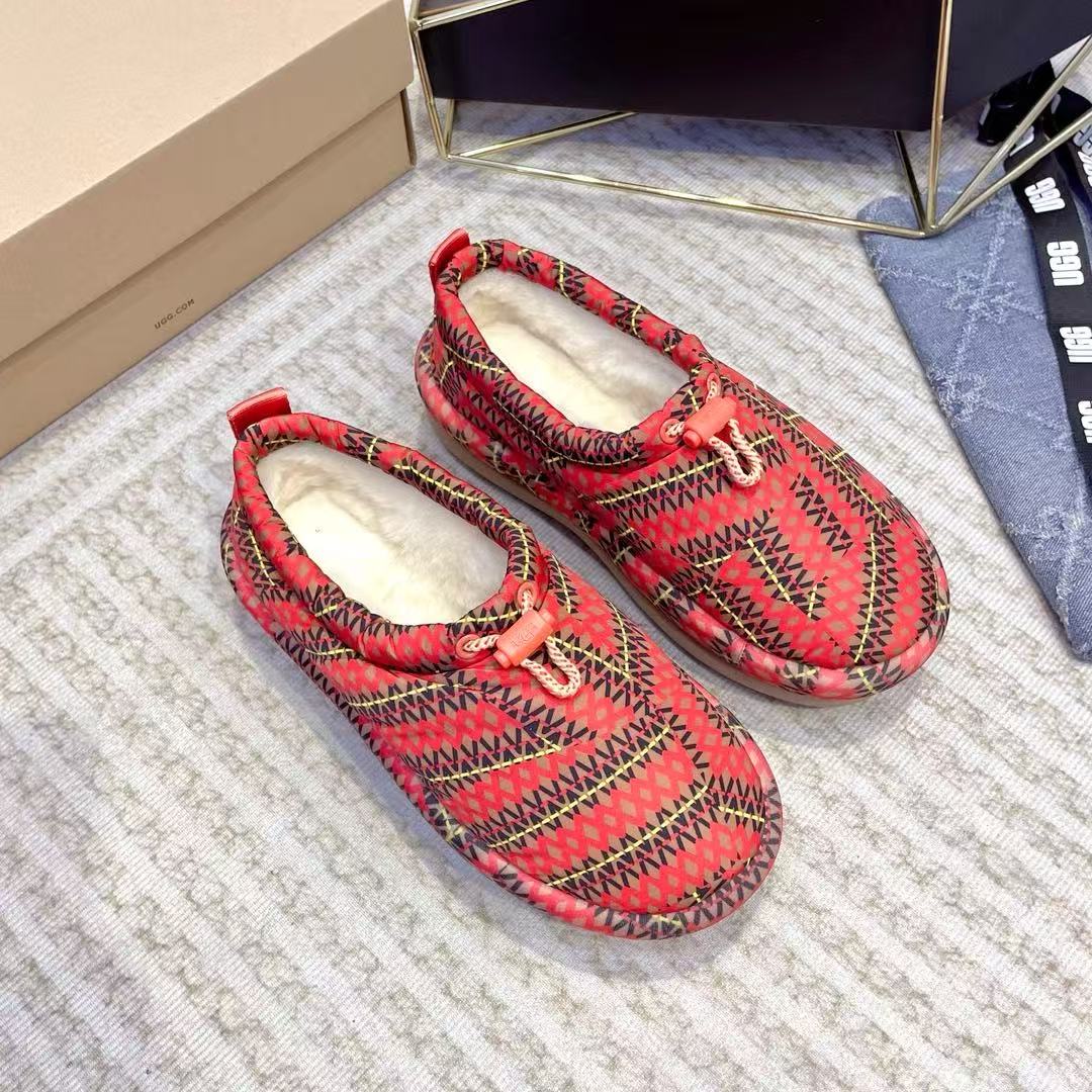 Casual plush slippers