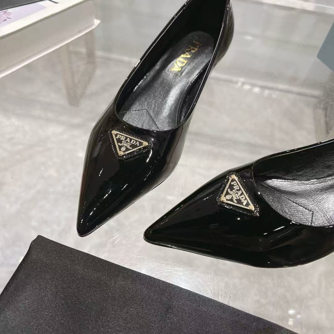 Patent leather pointed stiletto high heels