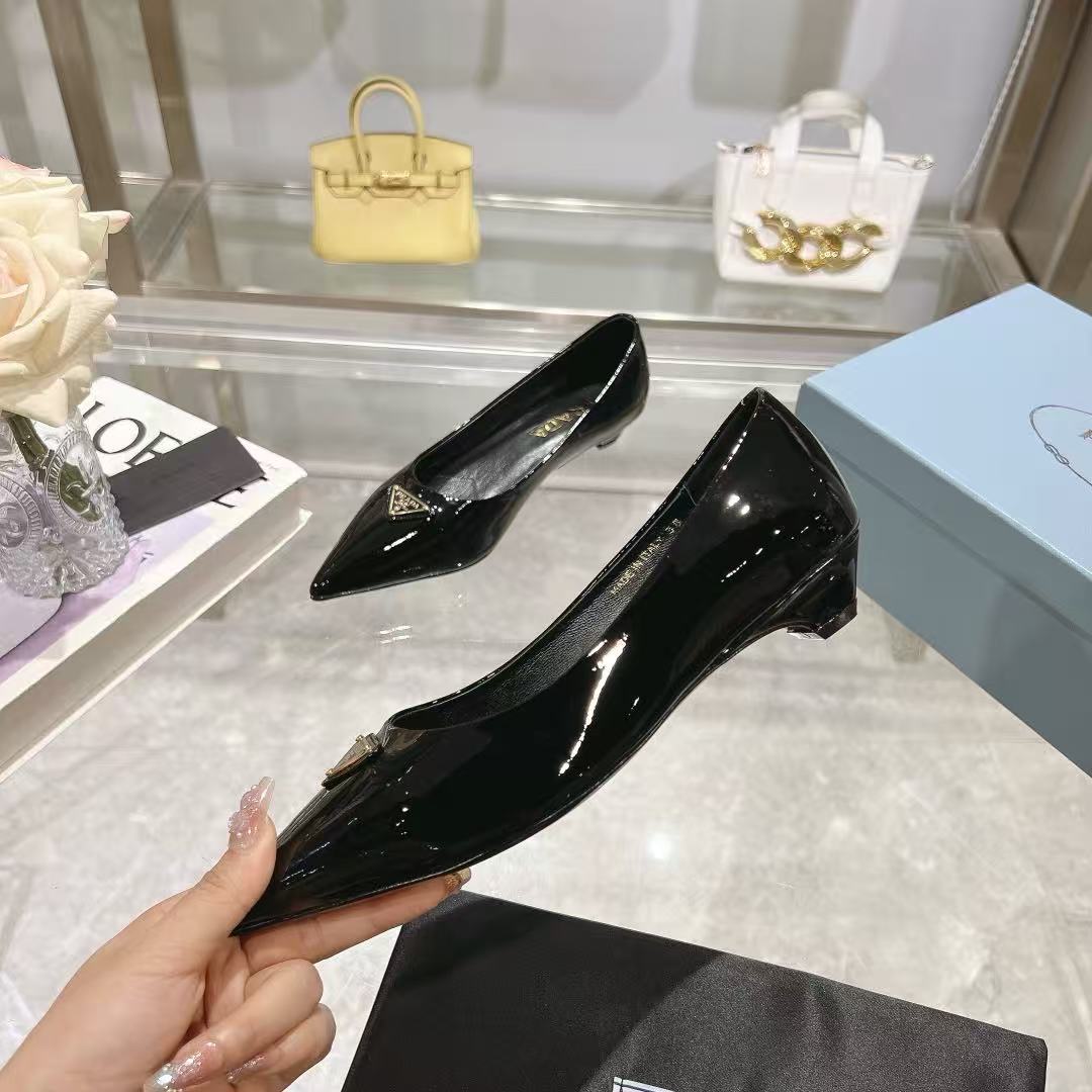 Patent leather pointed stiletto high heels