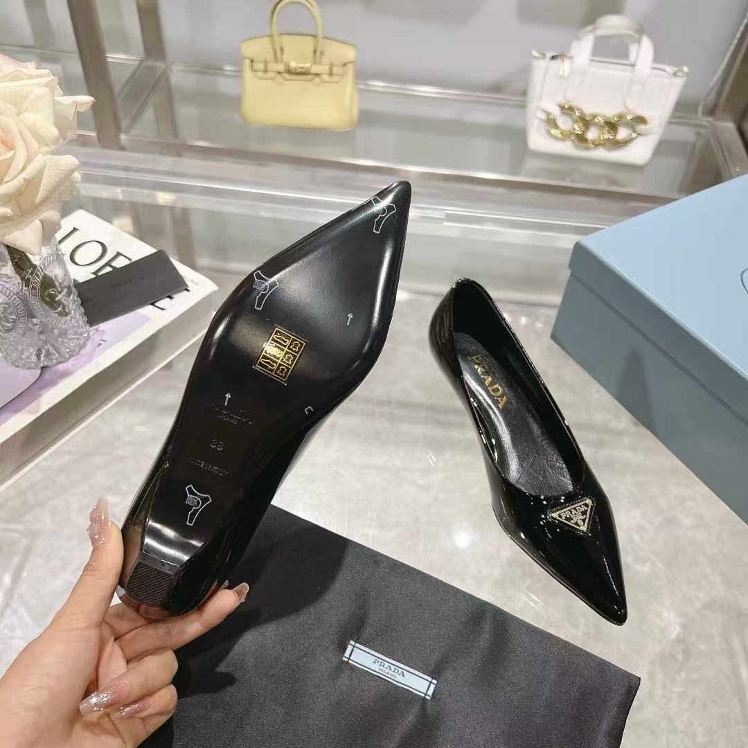 Patent leather pointed stiletto high heels