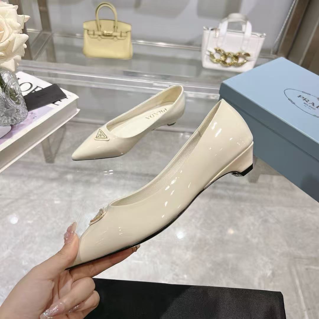 Patent leather pointed stiletto high heels