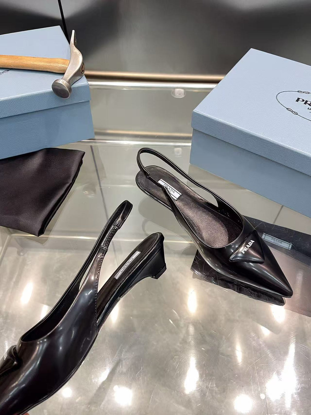 Pointed-toe kitten heel slingback flats