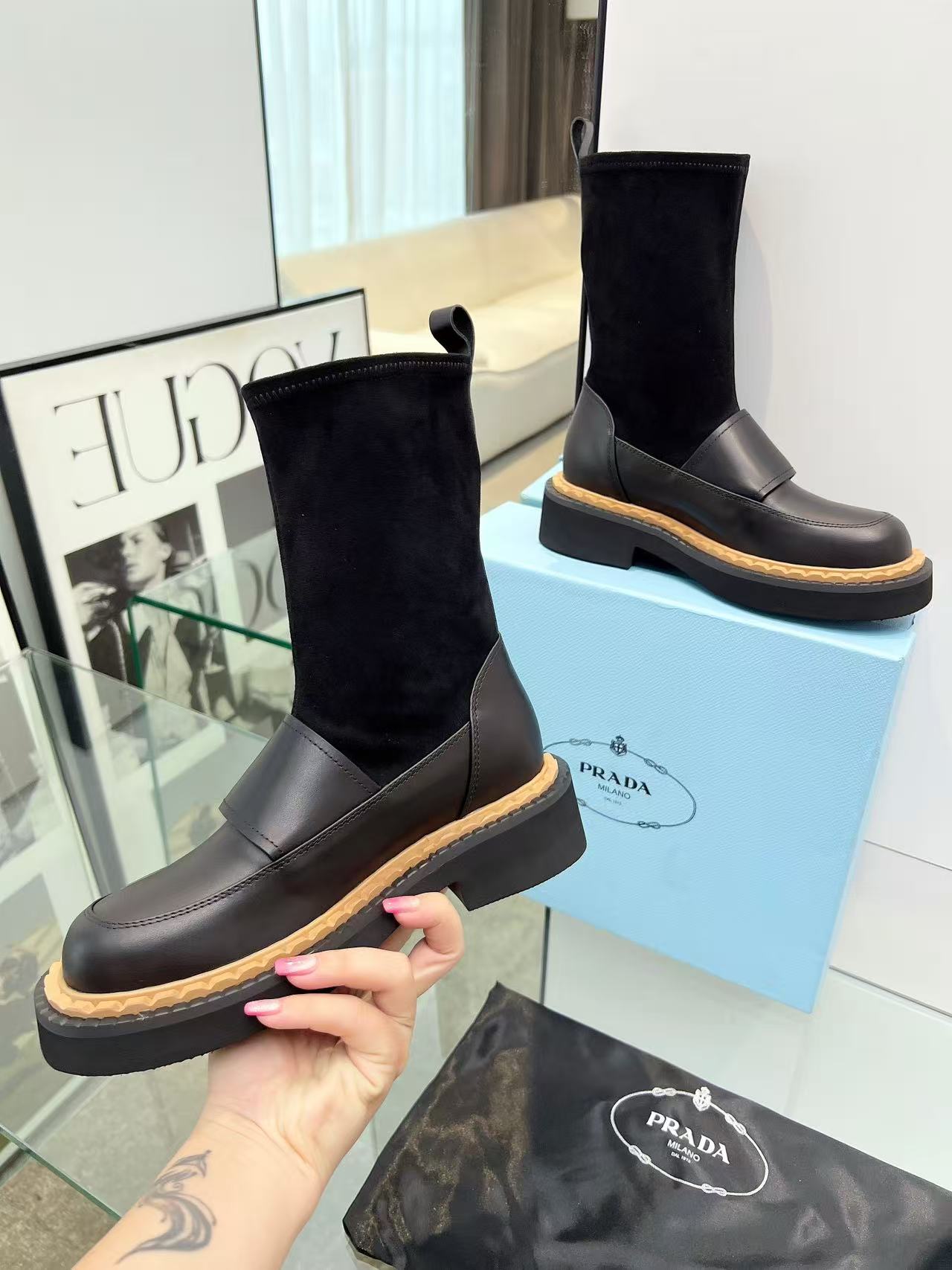 Thick-soled sock boots