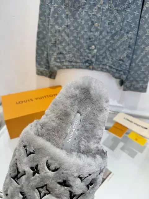 2025 new plush slippers