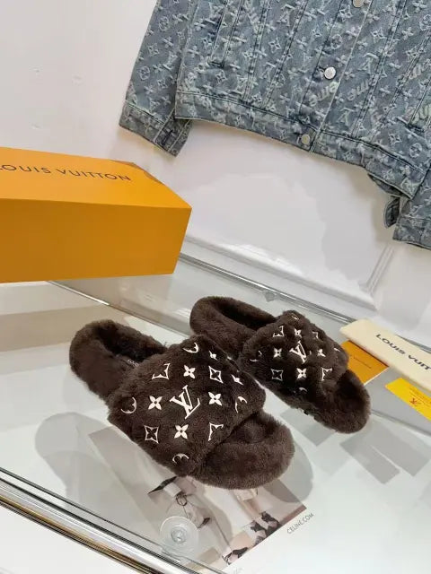 2025 new plush slippers