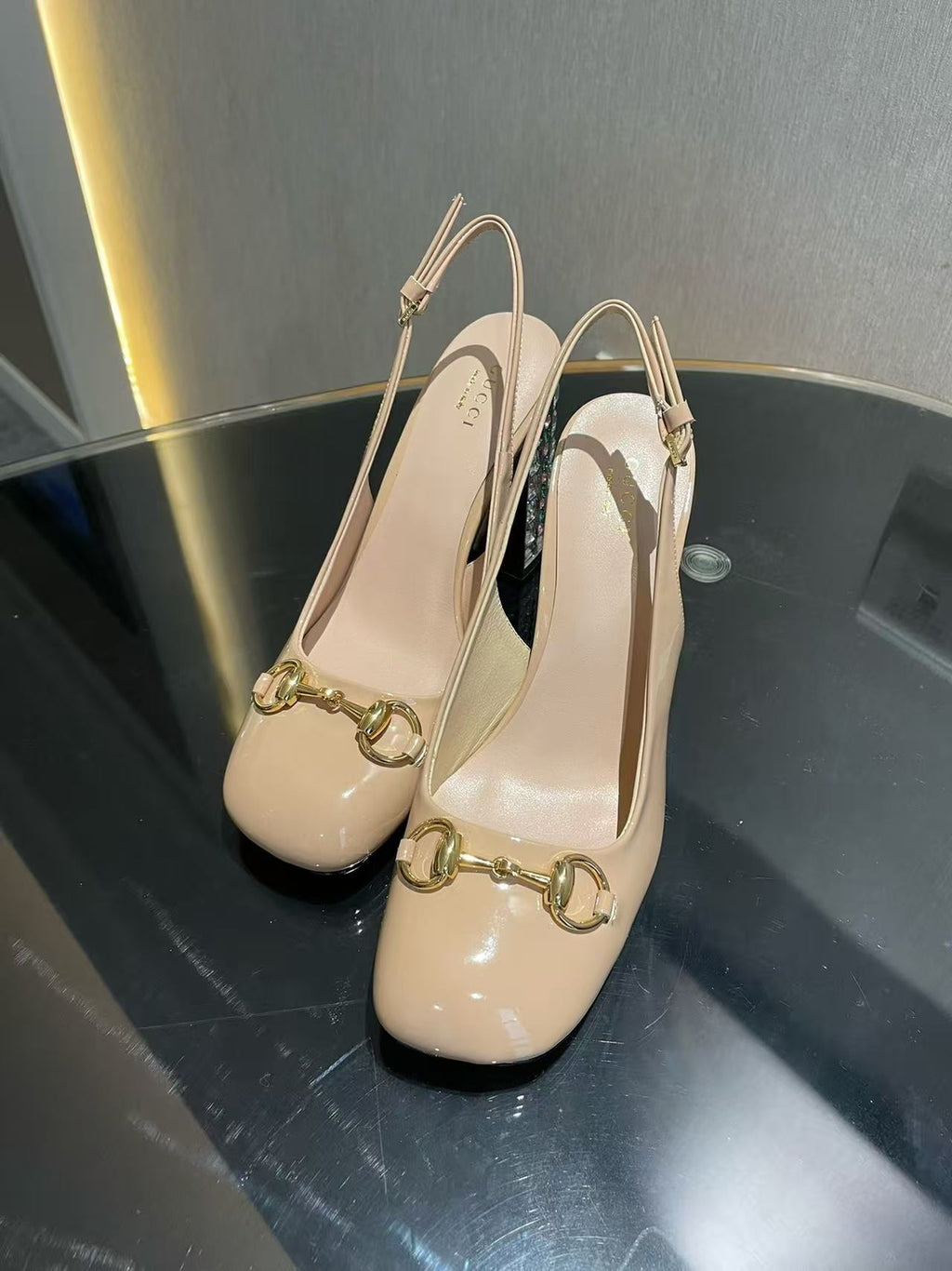 Horsebit pumpwith crystals