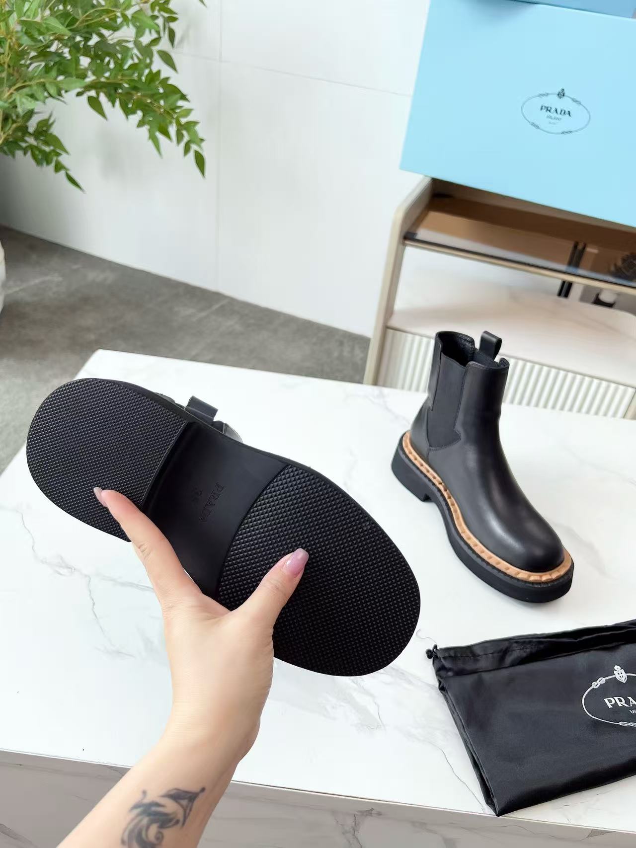 Black platform Chelsea boots