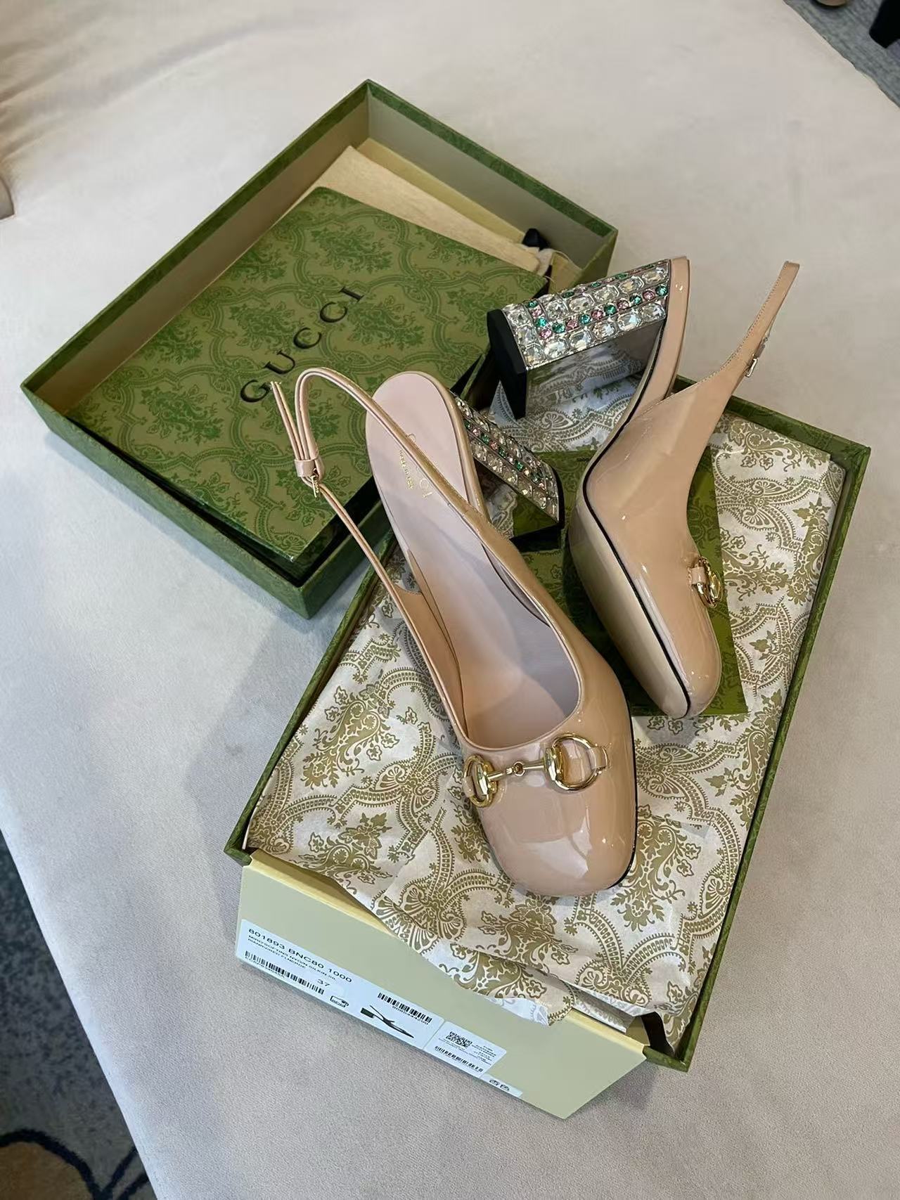 Horsebit pumpwith crystals