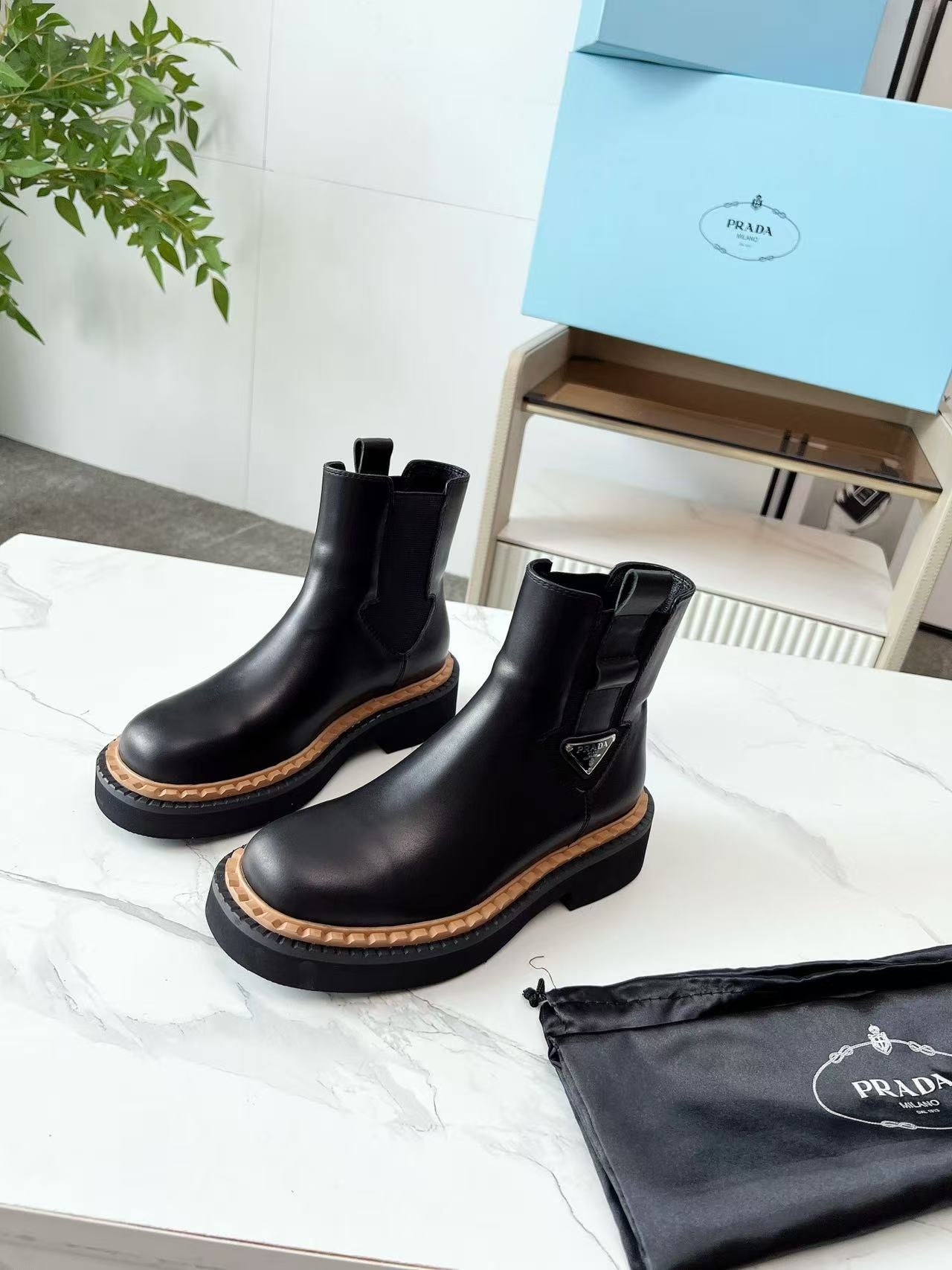 Black platform Chelsea boots