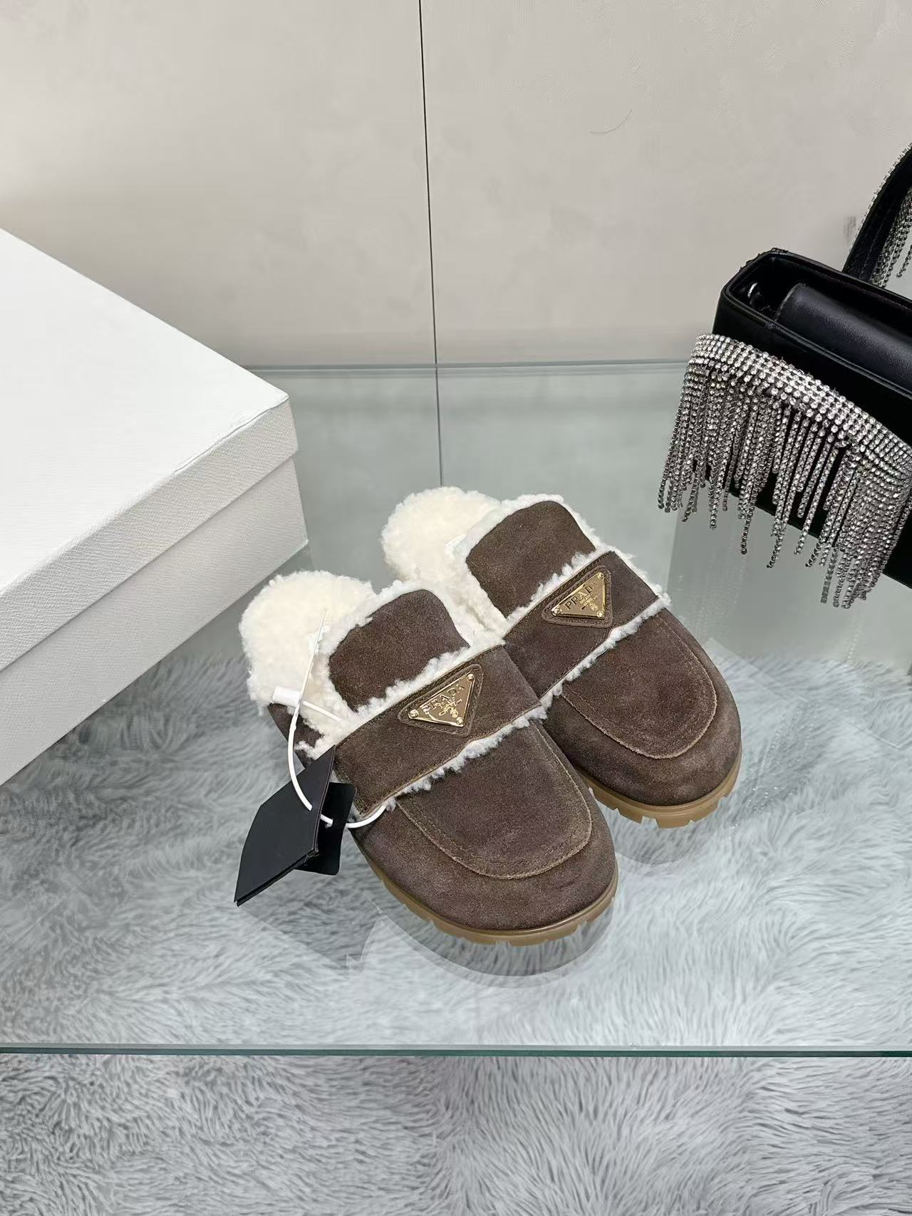 Triangle buckle bread toe half slippers