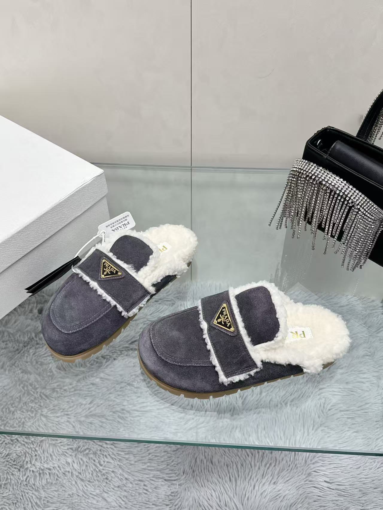 Triangle buckle bread toe half slippers