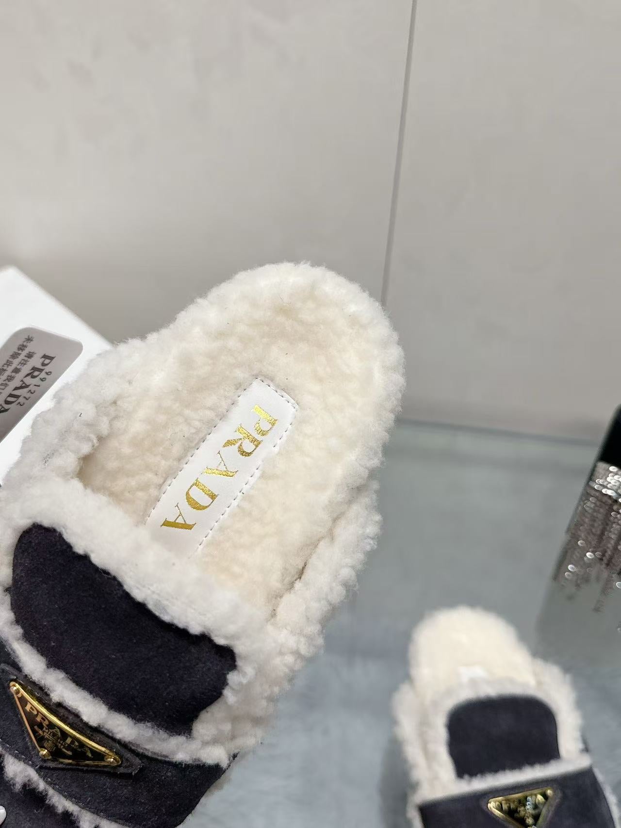 Triangle buckle bread toe half slippers