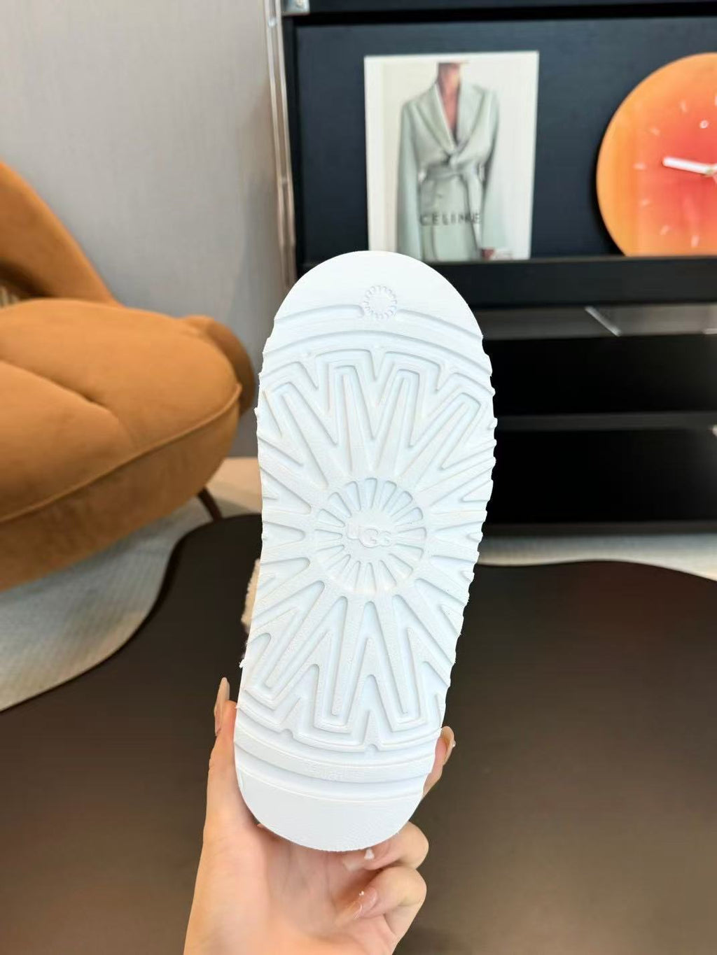 Thick-soled snow boots