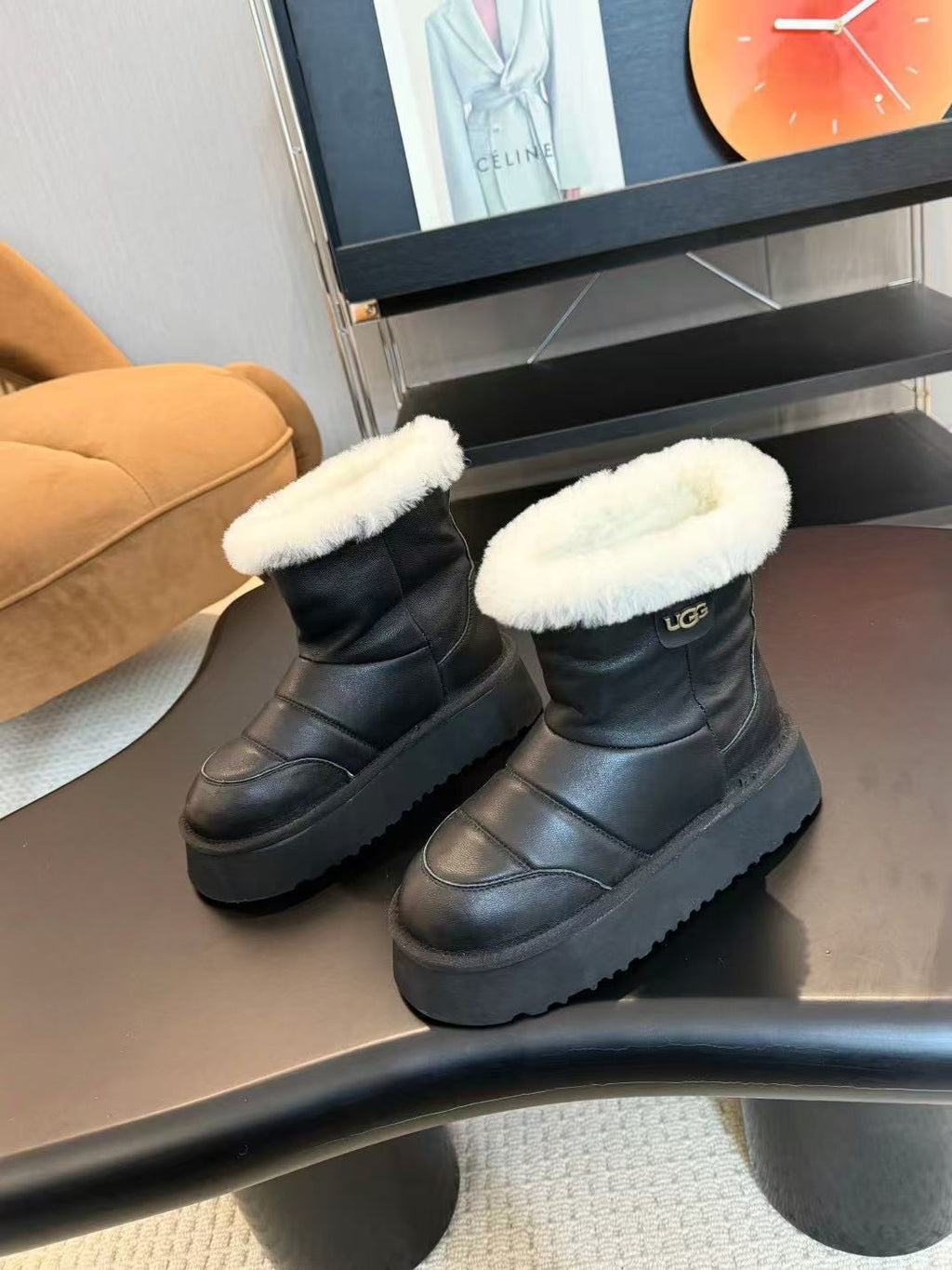 Thick-soled snow boots