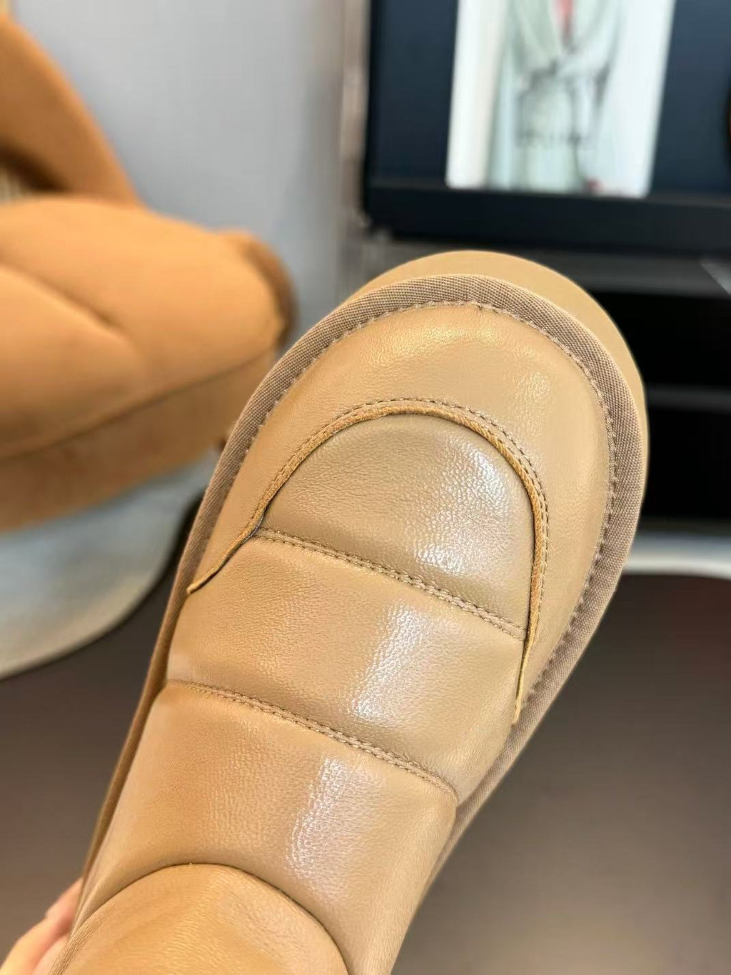 Thick-soled snow boots